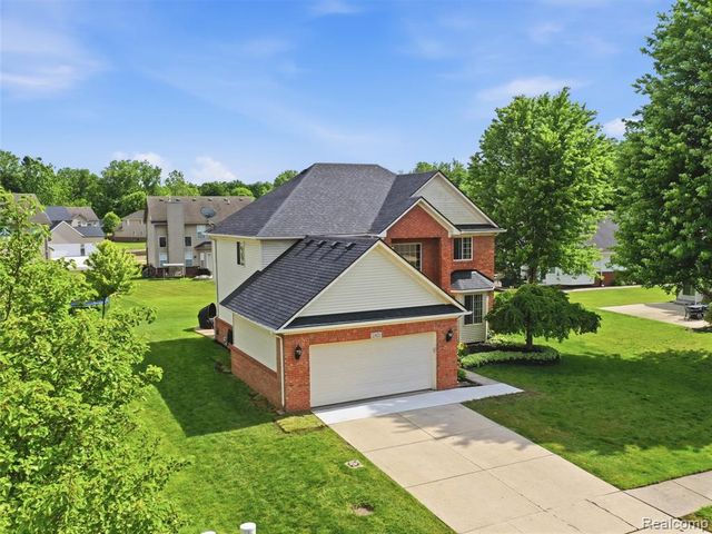 23621 Crescent Ridge Drive, New Boston, MI 48164