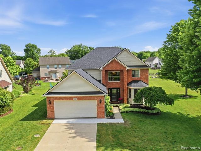23621 Crescent Ridge Drive, New Boston, MI 48164