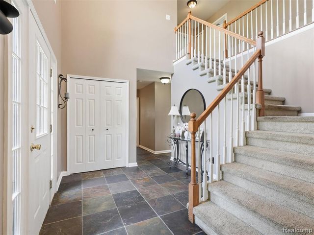 23621 Crescent Ridge Drive, New Boston, MI 48164