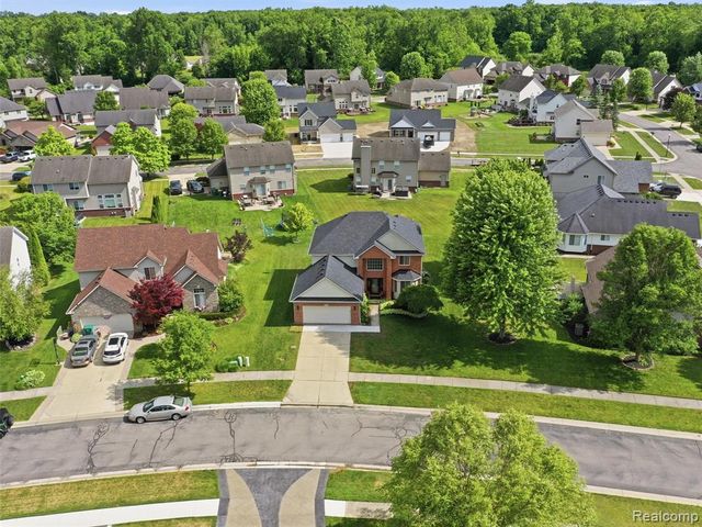 23621 Crescent Ridge Drive, New Boston, MI 48164