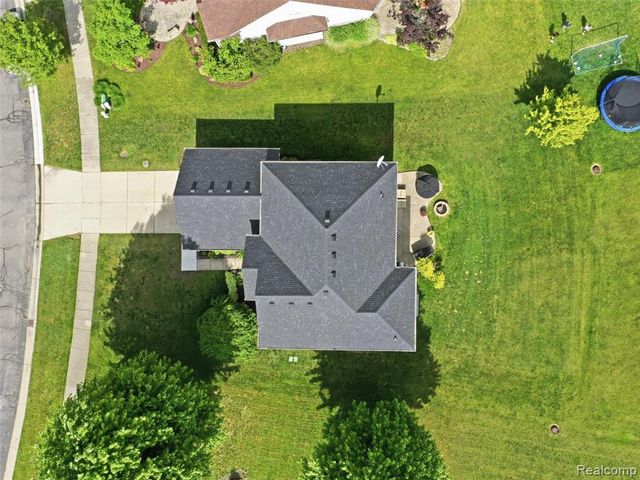 23621 Crescent Ridge Drive, New Boston, MI 48164