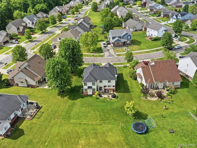 23621 Crescent Ridge Drive, New Boston, MI 48164