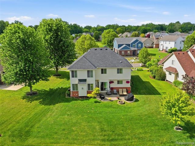 23621 Crescent Ridge Drive, New Boston, MI 48164