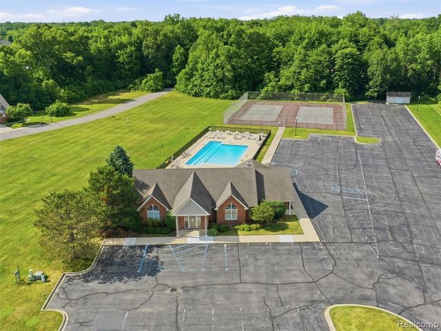 23621 Crescent Ridge Drive, New Boston, MI 48164