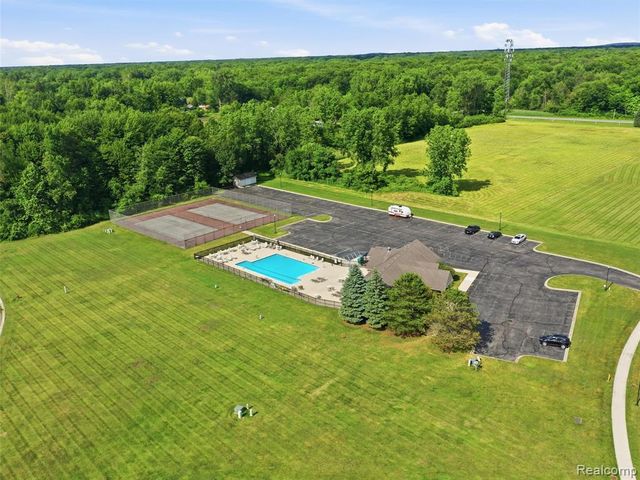 23621 Crescent Ridge Drive, New Boston, MI 48164
