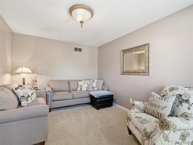 23621 Crescent Ridge Drive, New Boston, MI 48164