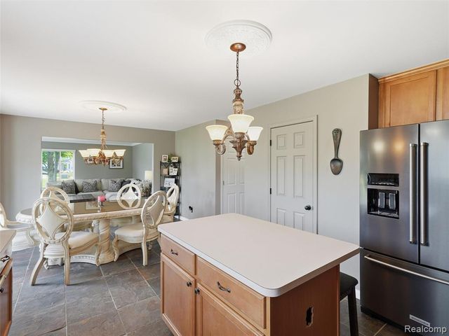 23621 Crescent Ridge Drive, New Boston, MI 48164