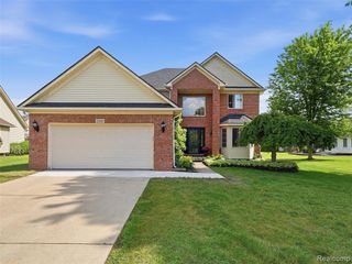 23621 Crescent Ridge Drive, New Boston, MI 48164