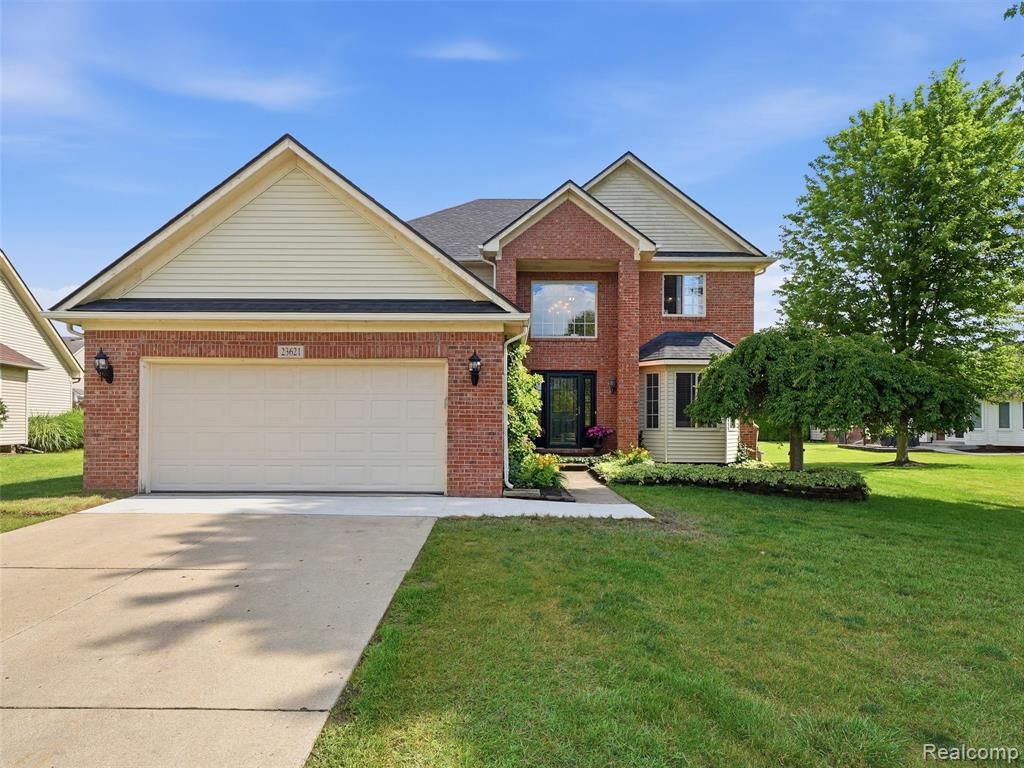 23621 Crescent Ridge Drive, New Boston, MI 48164