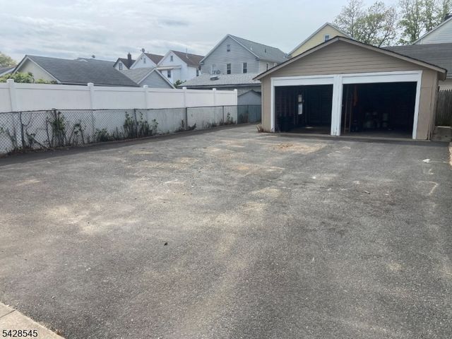 944 Madison Ave, Elizabeth City, NJ 07201