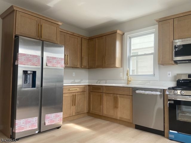 944 Madison Ave, Elizabeth City, NJ 07201