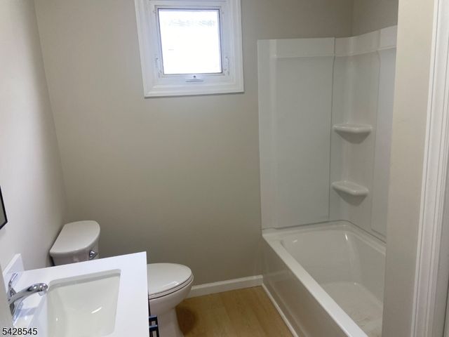 944 Madison Ave, Elizabeth City, NJ 07201