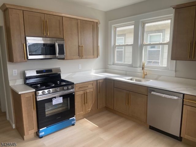 944 Madison Ave, Elizabeth City, NJ 07201