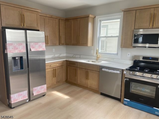 944 Madison Ave, Elizabeth City, NJ 07201