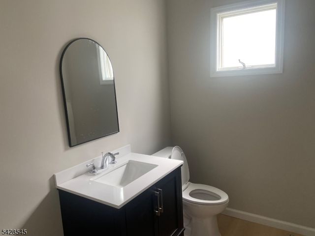 944 Madison Ave, Elizabeth City, NJ 07201
