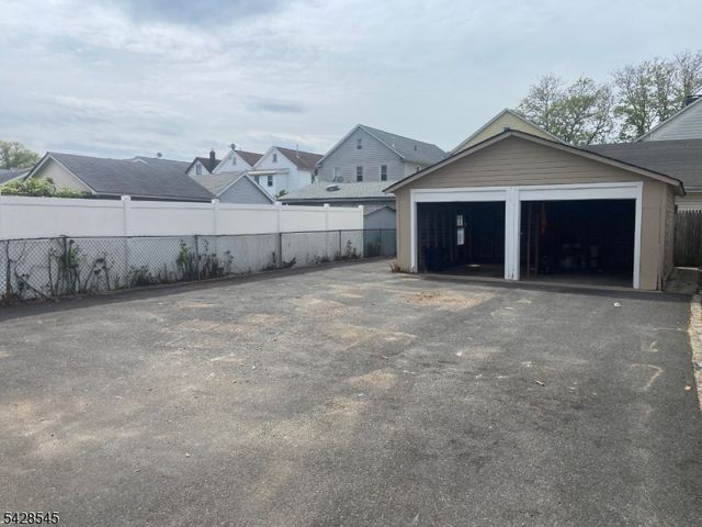 944 Madison Ave, Elizabeth City, NJ 07201