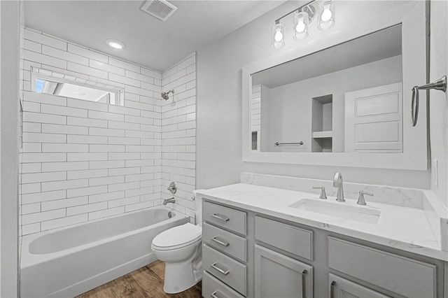 1906 SE Taylor Street, Bentonville, AR 72712