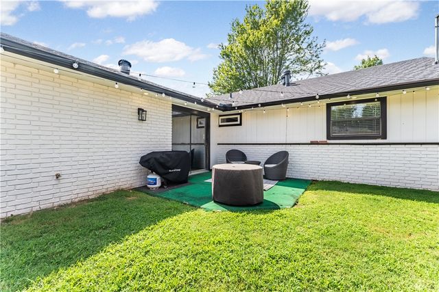 1906 SE Taylor Street, Bentonville, AR 72712