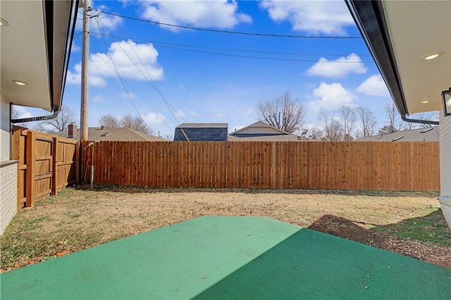 1906 SE Taylor Street, Bentonville, AR 72712