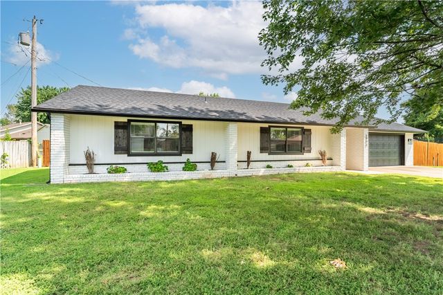 1906 SE Taylor Street, Bentonville, AR 72712