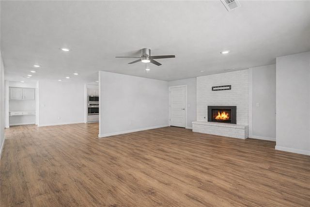 1906 SE Taylor Street, Bentonville, AR 72712