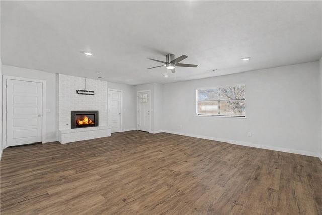 1906 SE Taylor Street, Bentonville, AR 72712