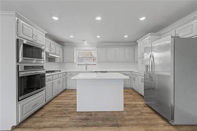 1906 SE Taylor Street, Bentonville, AR 72712