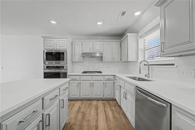 1906 SE Taylor Street, Bentonville, AR 72712