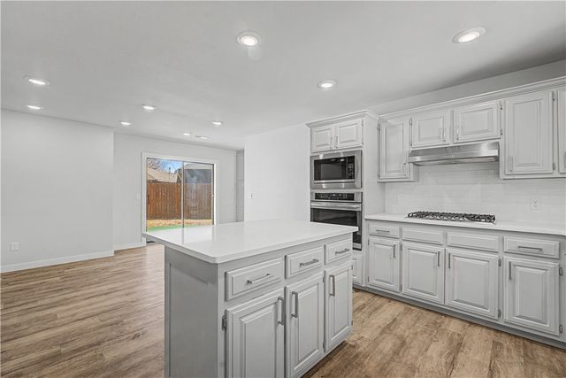 1906 SE Taylor Street, Bentonville, AR 72712