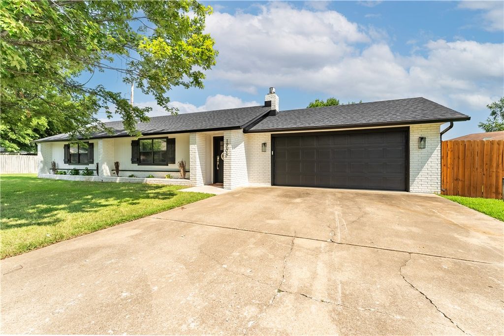 1906 SE Taylor Street, Bentonville, AR 72712