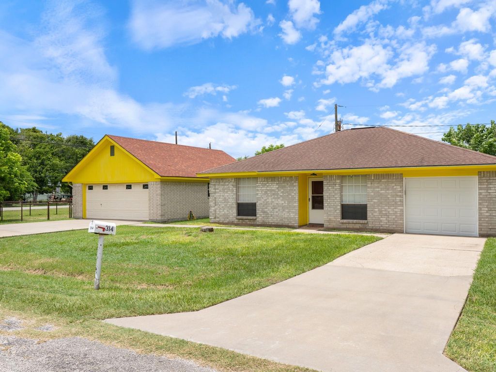 314 Rorem Avenue, Palacios, TX 77465