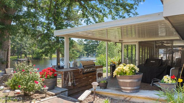 190 Sleepy Creek Drive, Dudley, NC 28333