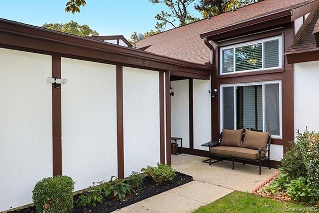 133 Fieldstone Court, Middle Island, NY 11953 — photo 3
