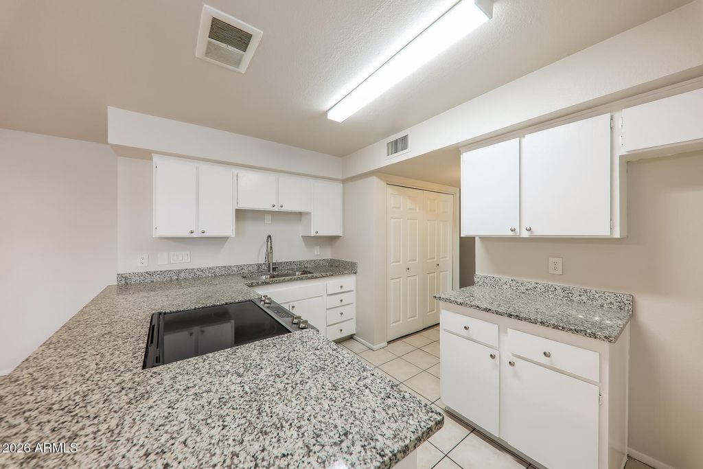 Image 12 of property listing at 13802 N 36TH Avenue, Phoenix, AZ 85053