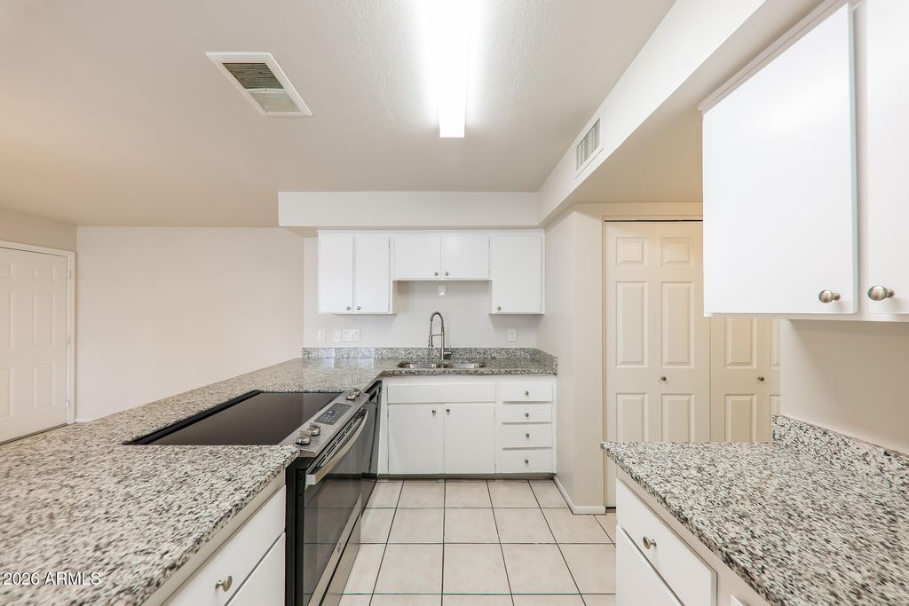 Image 13 of property listing at 13802 N 36TH Avenue, Phoenix, AZ 85053