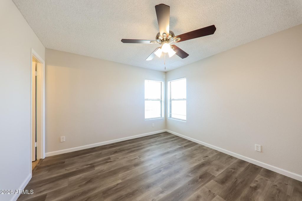 Image 15 of property listing at 13802 N 36TH Avenue, Phoenix, AZ 85053