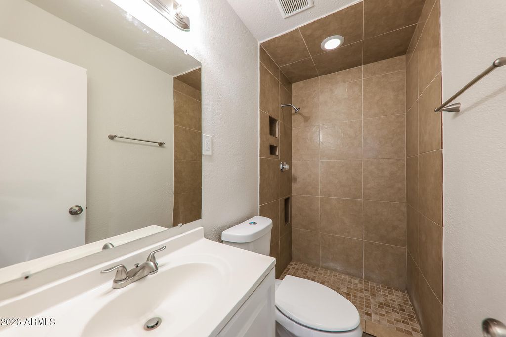 Image 17 of property listing at 13802 N 36TH Avenue, Phoenix, AZ 85053