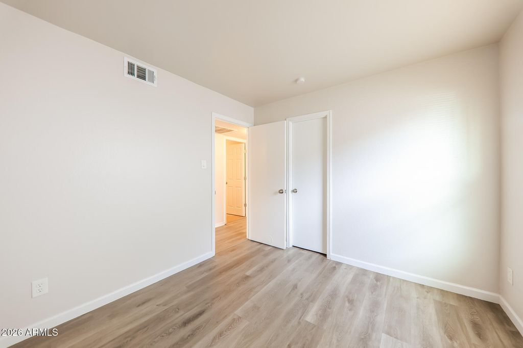 Image 19 of property listing at 13802 N 36TH Avenue, Phoenix, AZ 85053