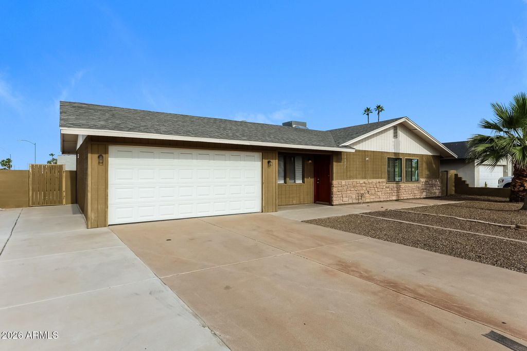 Image 2 of property listing at 13802 N 36TH Avenue, Phoenix, AZ 85053