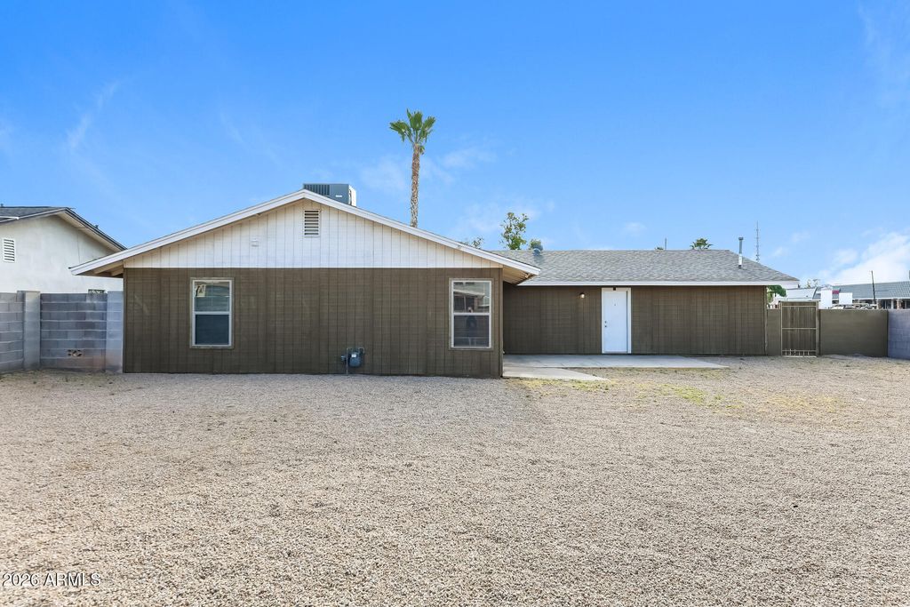 Image 25 of property listing at 13802 N 36TH Avenue, Phoenix, AZ 85053