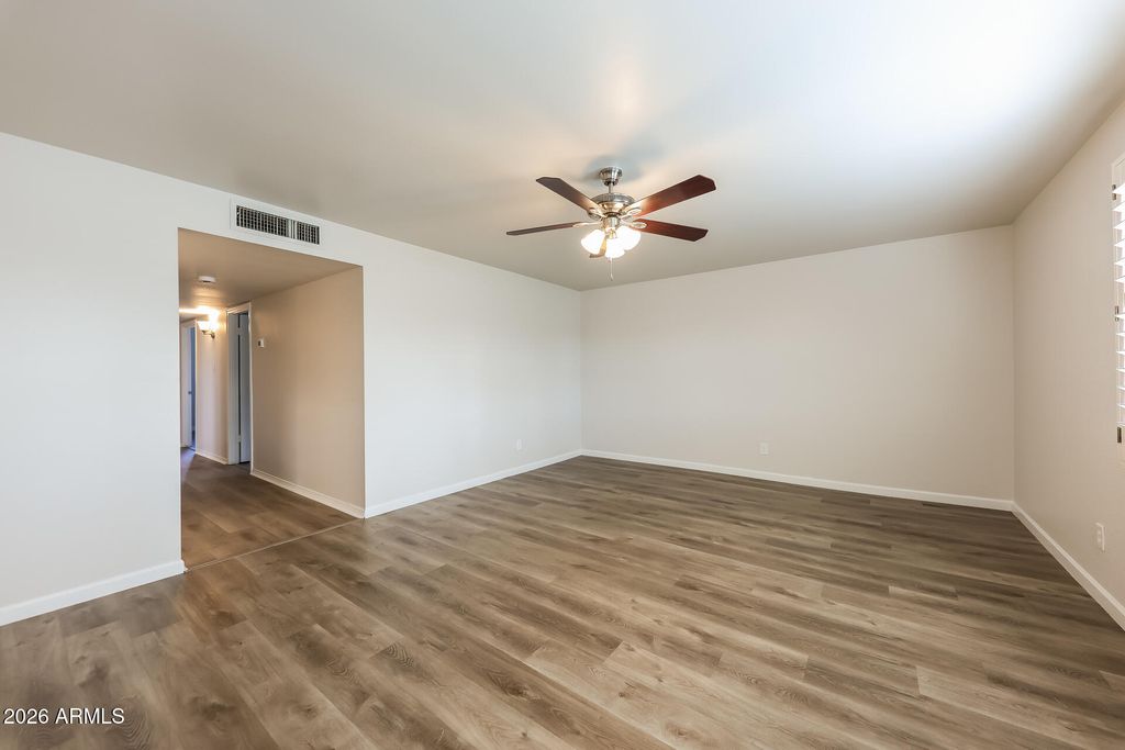 Image 3 of property listing at 13802 N 36TH Avenue, Phoenix, AZ 85053