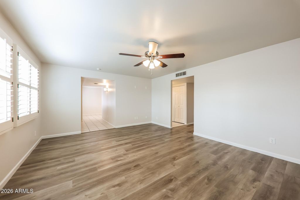 Image 4 of property listing at 13802 N 36TH Avenue, Phoenix, AZ 85053