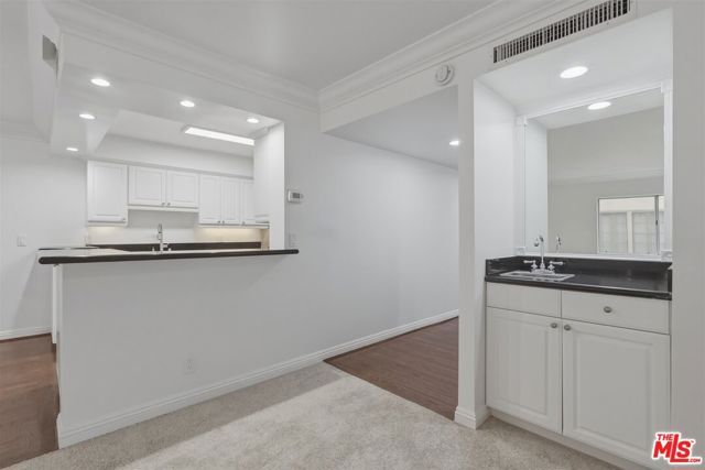 435 N Oakhurst Drive 304, Beverly Hills, CA 90210