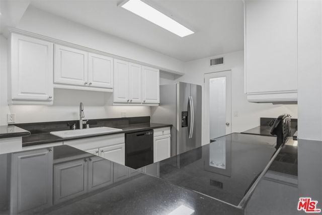 435 N Oakhurst Drive 304, Beverly Hills, CA 90210