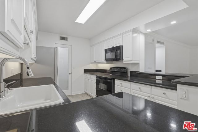 435 N Oakhurst Drive 304, Beverly Hills, CA 90210