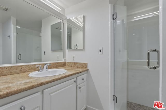 435 N Oakhurst Drive 304, Beverly Hills, CA 90210