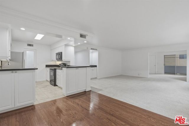 435 N Oakhurst Drive 304, Beverly Hills, CA 90210