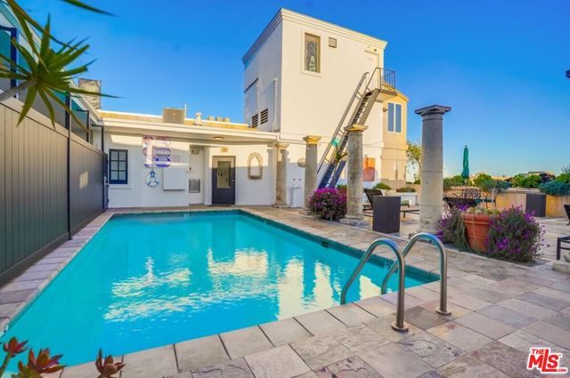 435 N Oakhurst Drive 304, Beverly Hills, CA 90210