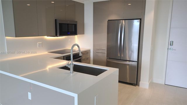 2000 Metropica Way 201, Sunrise, FL 33323