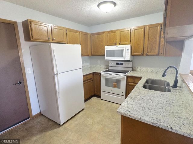 1202 W Royal Oaks Drive, Shoreview, MN 55126